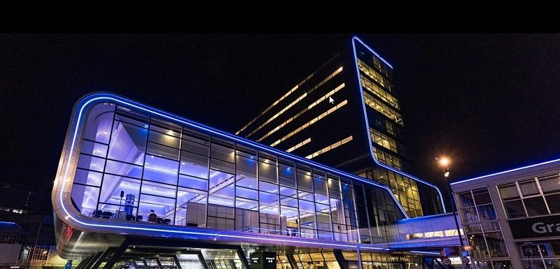 Bố trí đèn ở đường viền kiến trúc tòa nhà