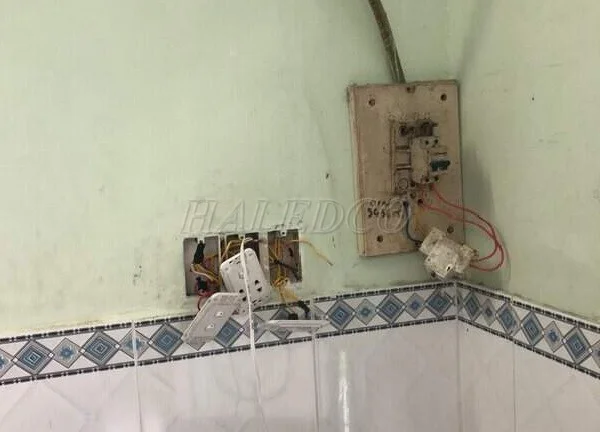 Công tắc có đèn báo hoặc thiết bị chuyển mạch