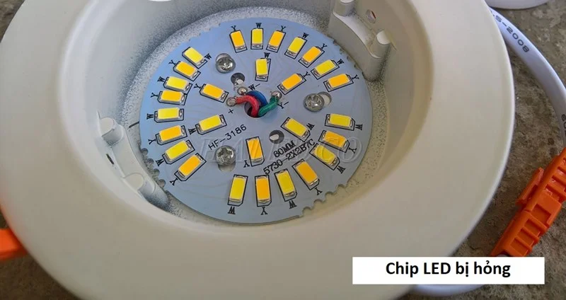 Đèn âm trần không sáng do chip LED hỏng