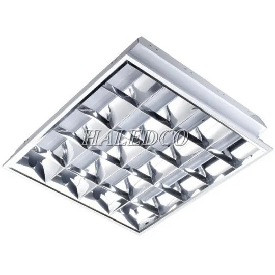 Đèn âm trần 4 bóng 600x600 chóa phản quang ánh sáng mạnh