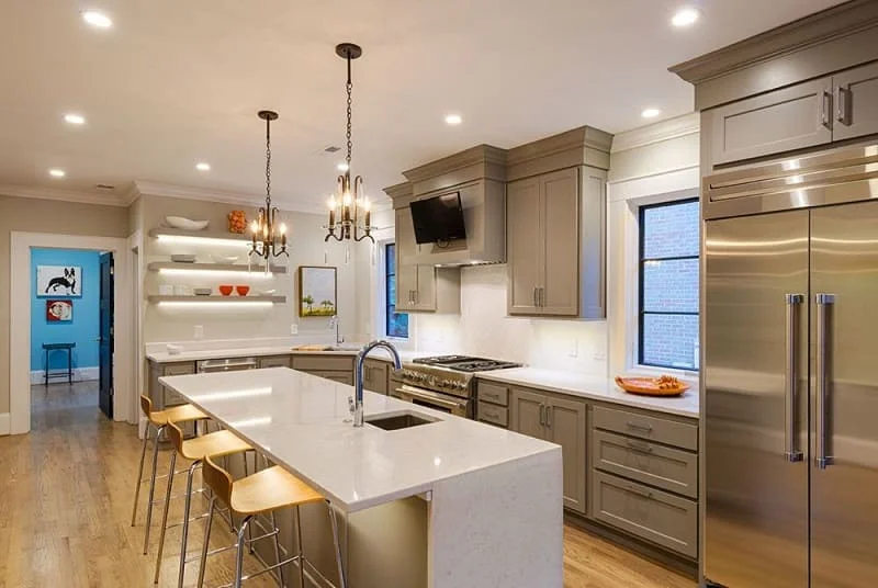 Đèn âm trần dùng làm nguồn sáng chính cho bếp