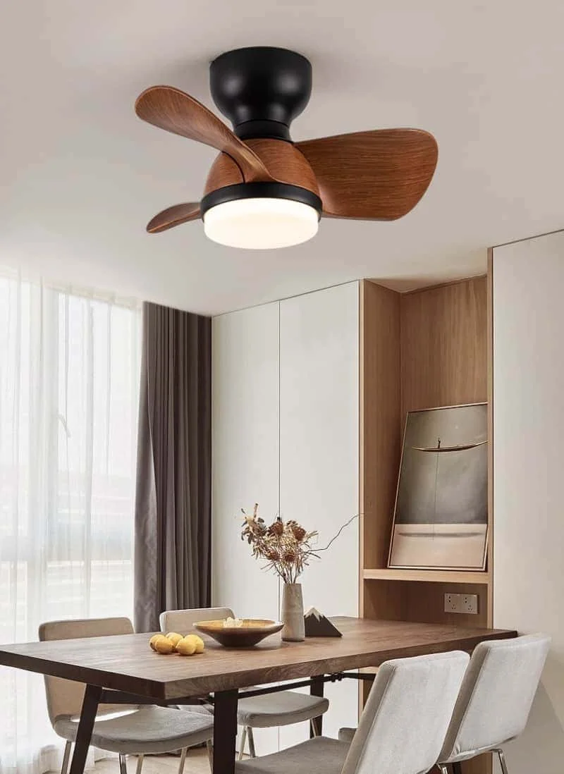 Cánh quạt bằng gỗ phù hợp với phong cách mộc mạc