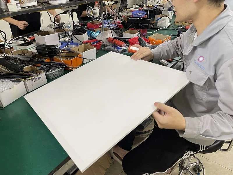 Lắp mặt đèn panel 600x600