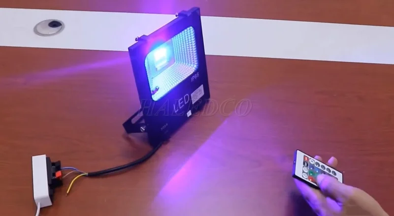 Đèn pha led đổi màu 10w