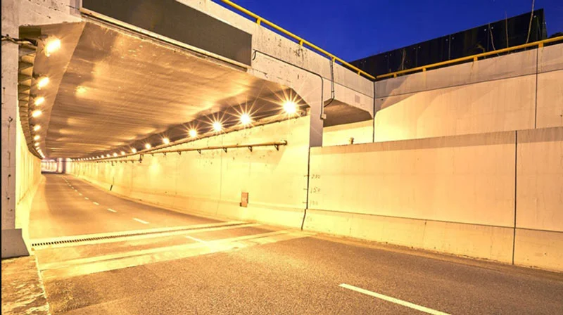 Đèn pha ánh sáng vàng tạo điểm nhấn đẹp