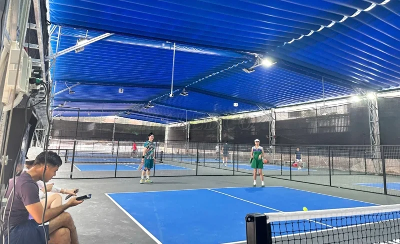 den-pha-san-pickleball-cua-haledco-cho-anh-sang-vuot-troi