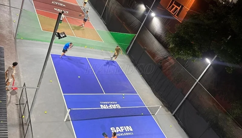 Lắp đặt đèn sân pickleball cho trường Cơ Giới