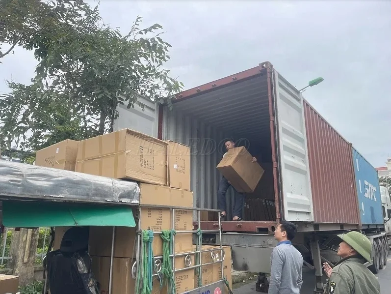 HALEDCO nhập linh kiện sản xuất đèn cuối năm