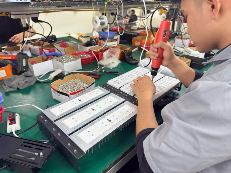 Xưởng sản xuất đèn pha module