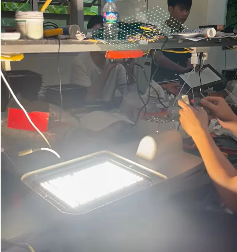 Sản xuất 165 bộ đèn đường HLS4-120 chiếu sáng đường đô thị