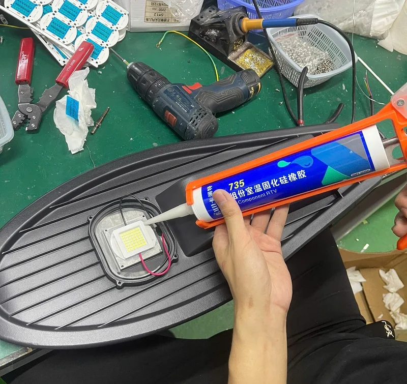 Cố định chip LED bằng keo chuyên dụng