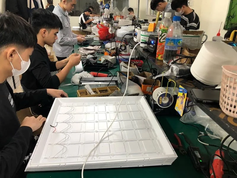 Gắn các mắt chip đèn panel