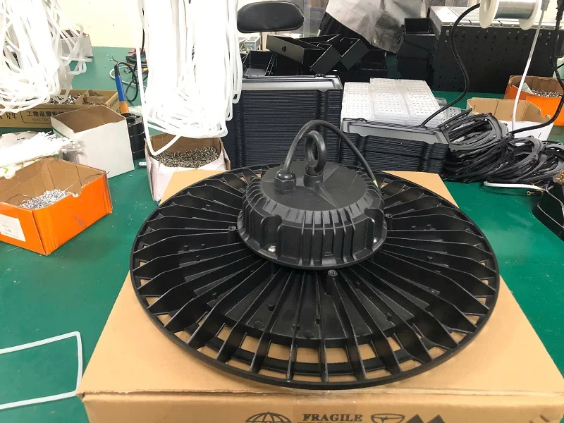 Hoàn thiện đèn nhà xưởng UFO mỏng