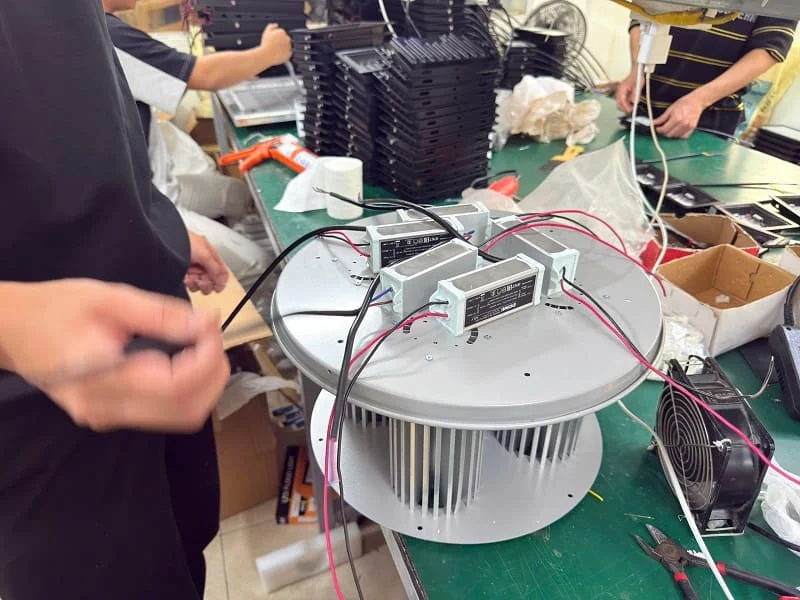 Công suất 250w sử dụng 5 nguồn DONE cao cấp