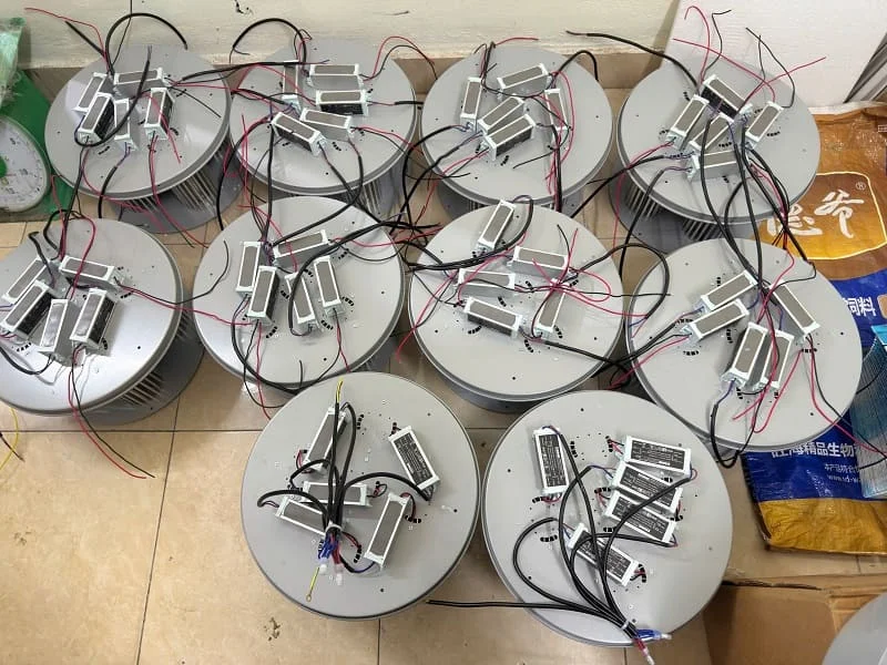 Hoàn thiện gắn nguồn LED cho đèn nhà xưởng HLHB11-250