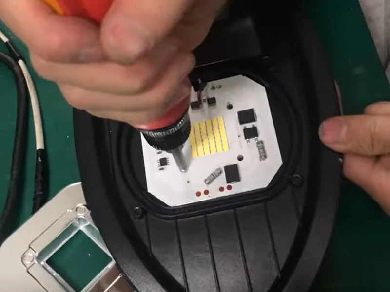 Tiến hành thay thế chip LED tại nhà