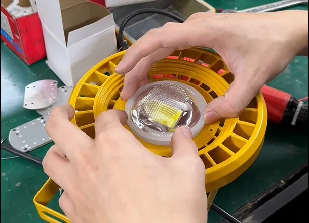 Lắp thấu chính bảo vệ chip LED