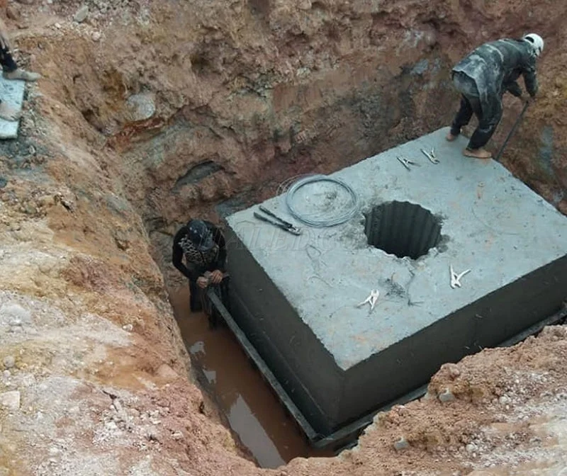 Tháo khuôn và lấp đất hoàn thiện móng cột điện