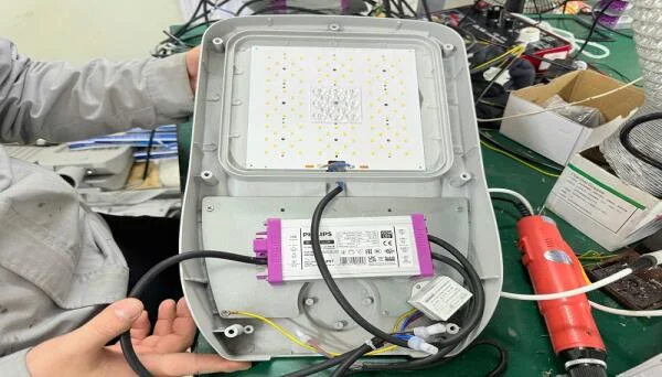 Sản xuất dèn đường chống sét cao cấp cho dự án ngoài trời