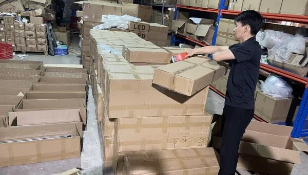 HALEDCO khởi động tuần mới với hai đơn hàng đèn LED xuất nhà máy