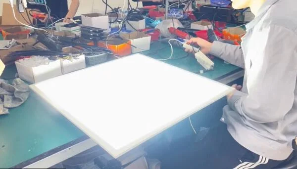 HALEDCO sản xuất 200 đèn panel 600x600 cho nhà máy Samsung