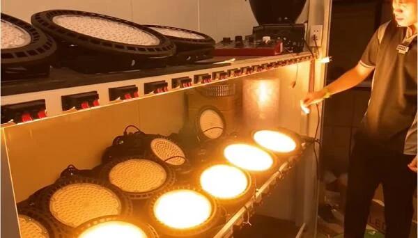 HALEDCO sản xuất đèn UFO mỏng tối ưu chi phí cho nhà xưởng nhỏ