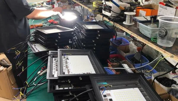 HALEDCO ra mắt đèn pha LED mỏng giá rẻ, chất lượng vượt trội