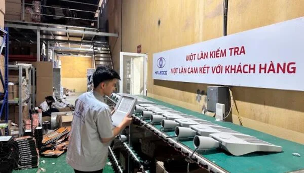 Đội ngũ nhân sự nhà máy HALEDCO - nền tảng cho chất lượng đèn LED