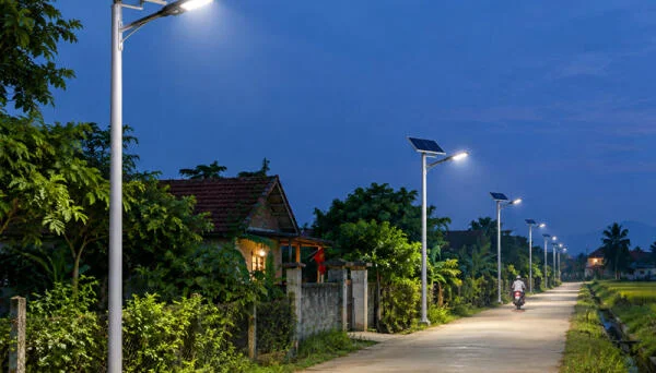 Lắp đặt hệ thống đèn năng lượng mặt trời đường nông thôn mới