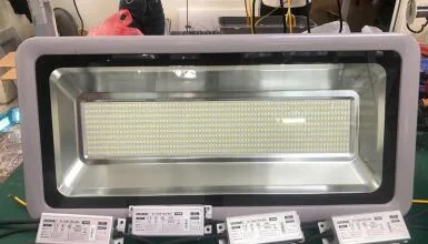 Sản xuất đèn pha LED với hộp nguồn tách rời theo yêu cầu nhà thầu