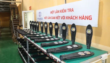 Nhà máy HALEDCO đẩy nhanh tiến độ sản xuất đèn đường lá số lượng lớn