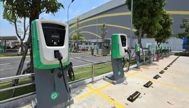 Tích hợp trạm sạc xe điện vào cột đèn đường: Xu hướng và thách thức