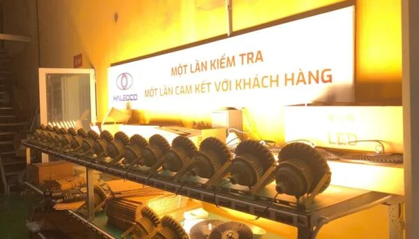 Cấp đèn chống cháy nổ cho Công ty SNT