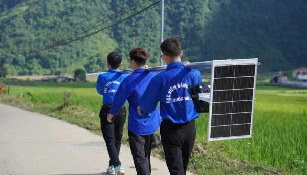 Dự án tình nguyện: Cấp đèn NLMT cho Học viện Hành chính và Quản trị công