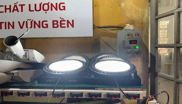 Cấp đèn Highbay HLHB cho công ty TNHH Năng Lượng Xanh TMC
