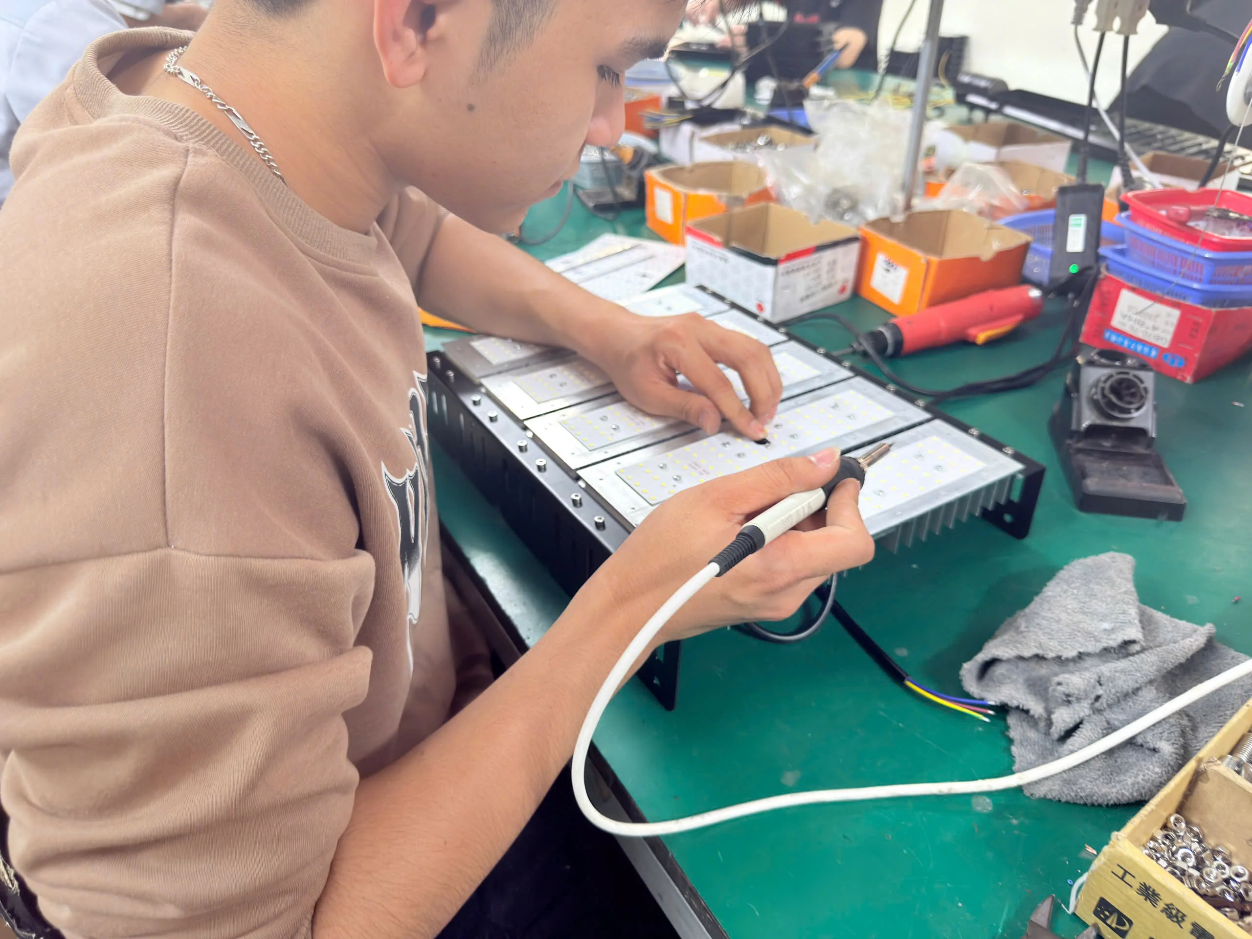 Kiểm tra công suất thực tế đèn pha Module 200w HALEDCO