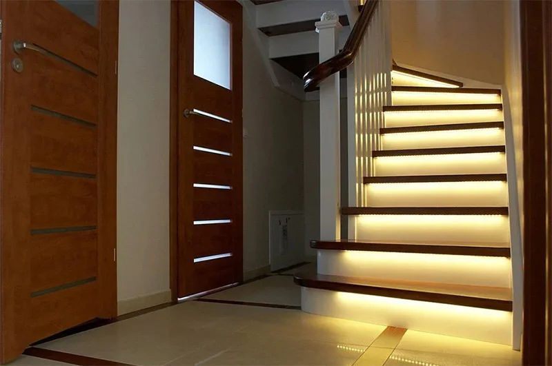 Đèn cảm biến cầu thang hiện đại