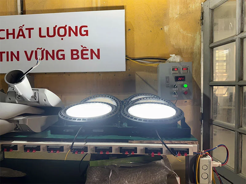 Ánh sáng đèn high bay lên rõ đều và đẹp
