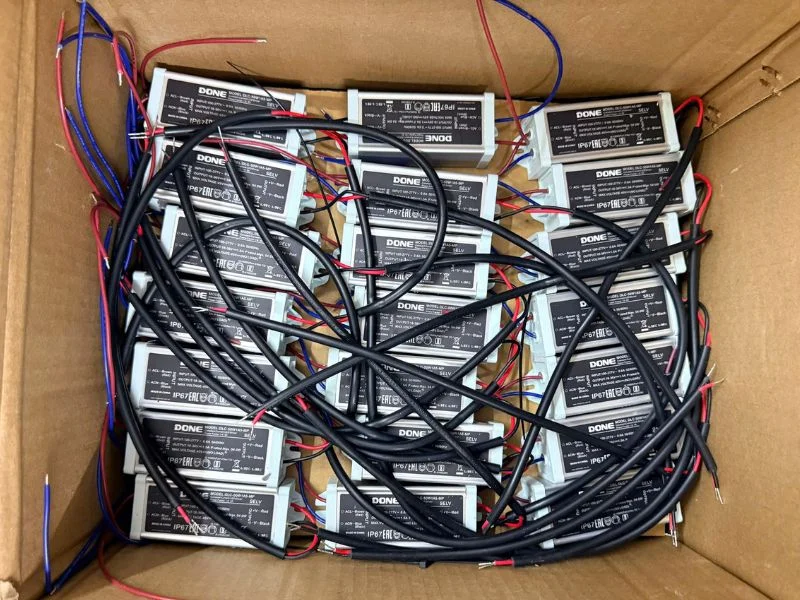 Nguồn LED đạt yêu cầu được xếp ngăn lắp