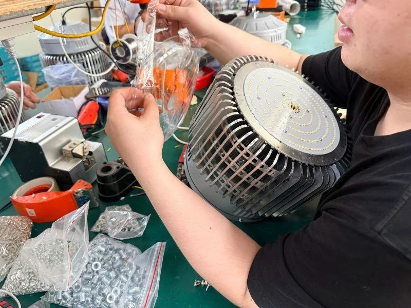 Gấp rút để kịp tiến độ nhà thầu đưa ra