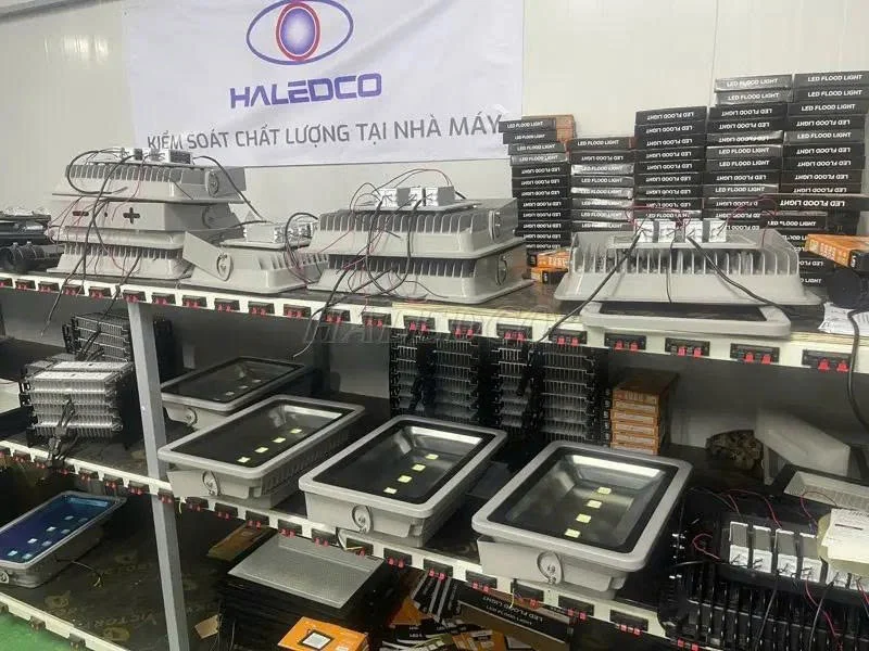 HALEDCO sản xuất các mẫu đèn pha cho sân Typti