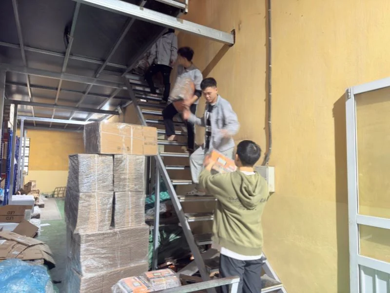 Kho chứa tầng 2 rộng rãi cho nguyên vật liệu