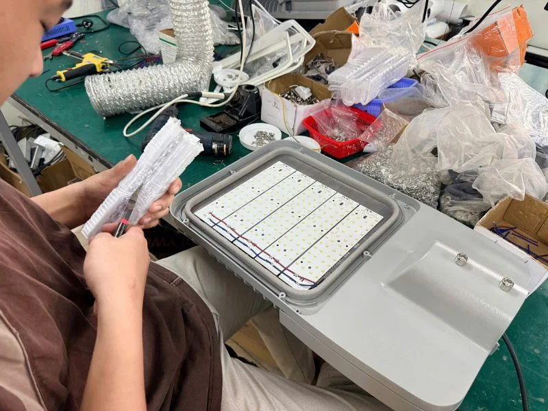 Nhà máy tùy chỉnh ánh sáng theo đơn đặt hàng