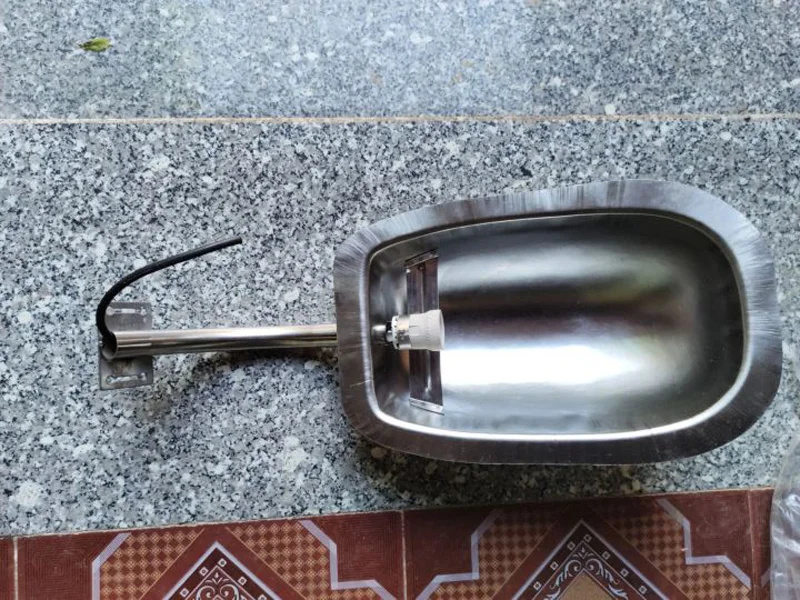 Chao đèn đường ngõ xóm bằng inox