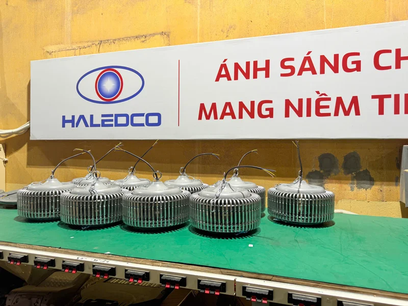 HALEDCO kiểm tra chất lượng đèn tại nhà máy