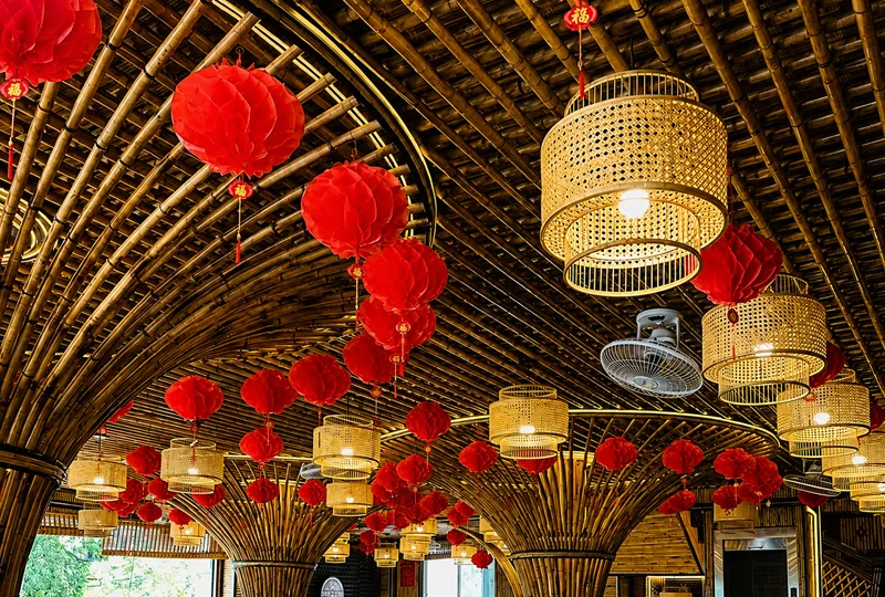 Trang trí trần quán cà phê bằng tre nứa