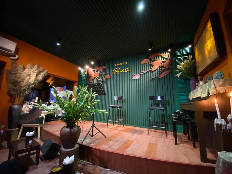 Đèn pha LED sân khấu cho quán cafe nhỏ