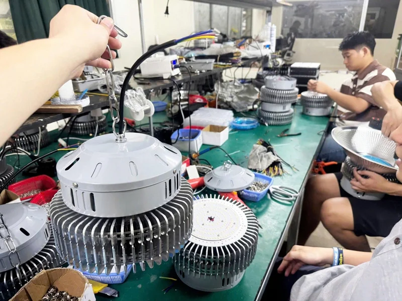 HALEDCO sản xuất mẫu đèn nhà xưởng HLHB6 cho công ty Vương Việt Anh