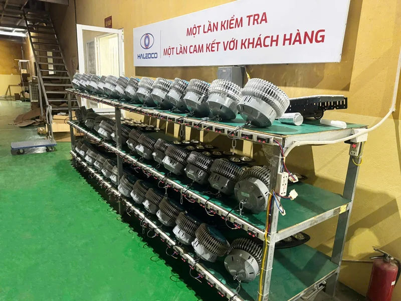 Kiểm tra chất lượng đèn sau khi lắp