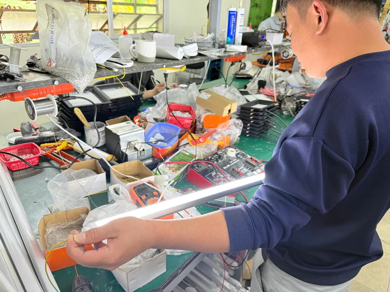 Kiểm tra ánh sáng đèn sau khi lắp ráp